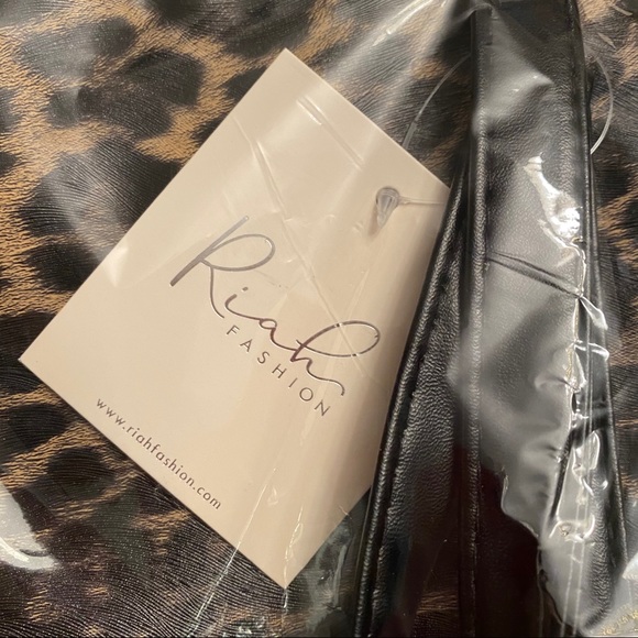 Designs by Riah Leopard Print Shoulder Bag NWT - Picture 3 of 5